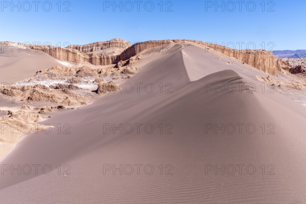 View of the Duna Mayor dune, in the Valle de la Luna, San Pedro de Atacama, San Pedro de Atacama, Región de Antofagasta, Chile, South America