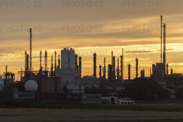 BASF, Lugwigshafen on the Rhine, industrial area, dusk, Mannheim, Baden-Württemberg, Germany, Europe