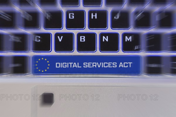 Keyboard labelled DIGITAL SERVICES ACT (symbolic image, composing)
