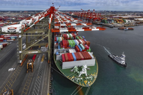 Super Post Panamax Container Ship Loading, Aerial image, Port of Elizabeth, Newark, New Jersey, USA, North America