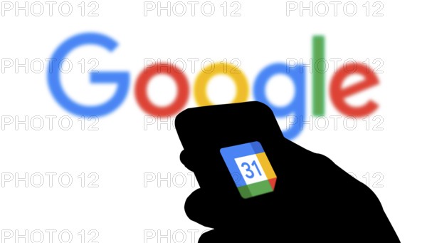 Google Calendar logo is displayed on smartphone.