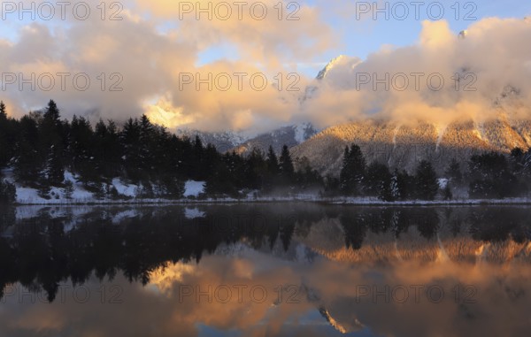 Start of winter at Luttensee lake in October, Mittenwald, Upper Bavaria, Bavaria, Germany, Europe