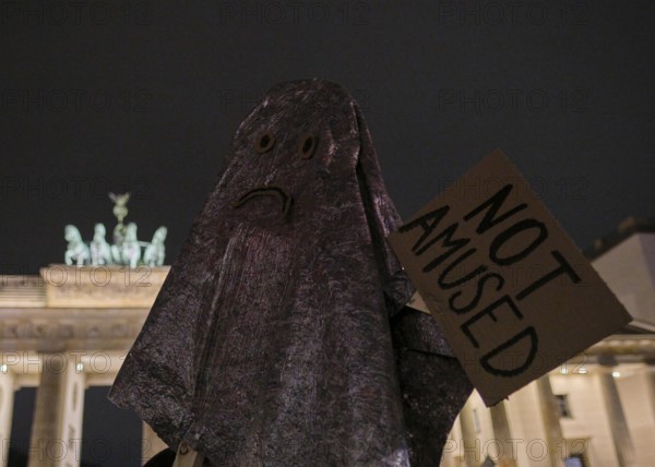 Germany, Berlin, 29 November 2024, funeral march of the cultural scene, demonstration against cultural dismantling, ghost, Brandenburg Tor, Europe