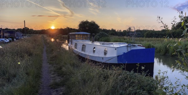 Sunset and Houseboat, North Oxford Canal, Coventry, England, United Kingdom, Europe