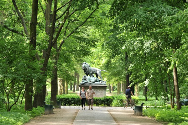 Ahornsteig, Park, Tiergarten, Berlin, Germany, Lion sculpture, Europe