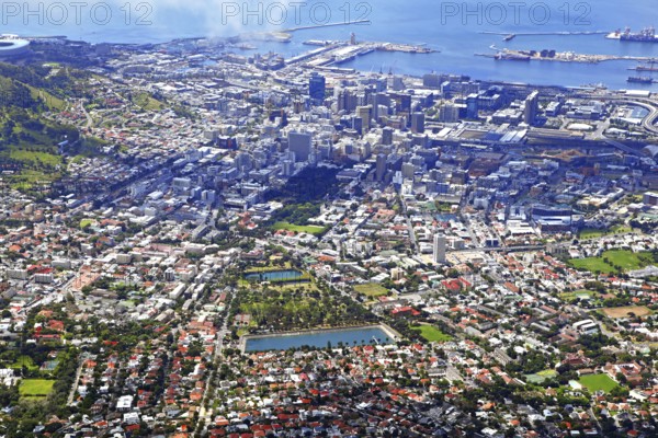 Blick hinab vom Tafelberg, Kapstadt, S