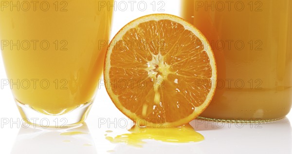 Orange (citrus sinensis), Fruit Flowing against White background