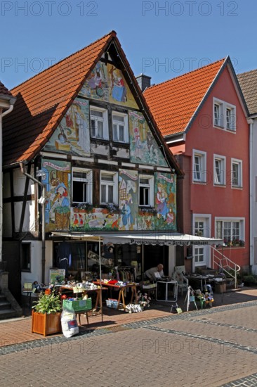 Brothers-Grimm, half-timbered house, façade painting with fairytale motifs, Steinau an der Straße, Main-Kinzig district, Hesse, fairytale motifs, Brüder-Grimm-Strasse, Germany, Europe