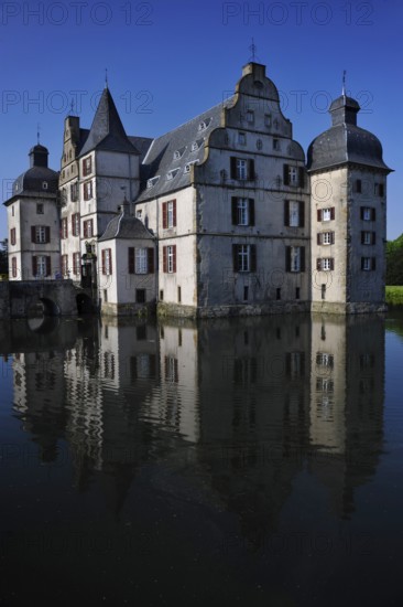 Bodelschwingh Moated Castle, Dortmund, Ruhr Area, North Rhine-Westphalia, Germany, Europe