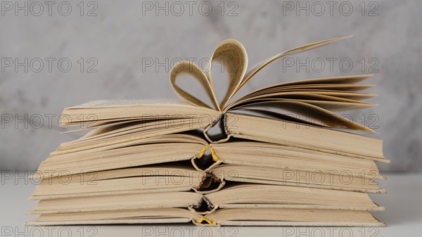 Arrangement with open books