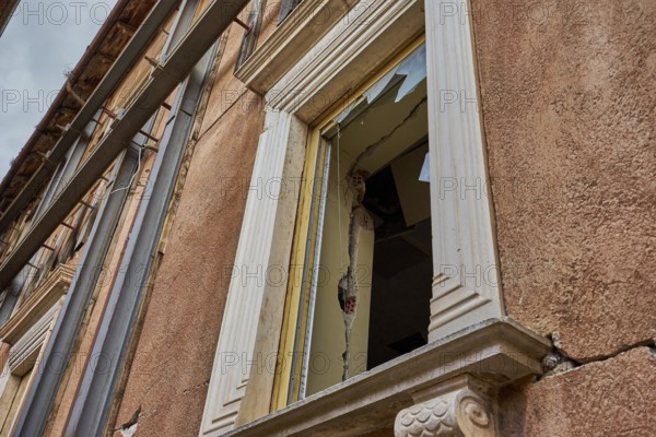 Historic façade, cracks in the lintel and façade due to the 2009 earthquake, securing the façade with metal scaffolding, L'Aquila, Abruzzo, Italy, Europe
