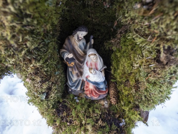Carved figures, Joseph and Mary, Baby Jesus, Christmas decoration, Strobl am Wolfgangsee, Salzkammergut, Land Salzburg, Austria, Europe