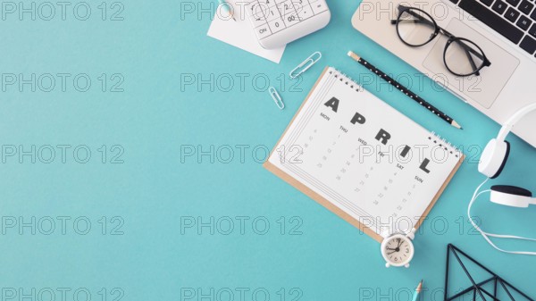 Flat lay calendar copy space