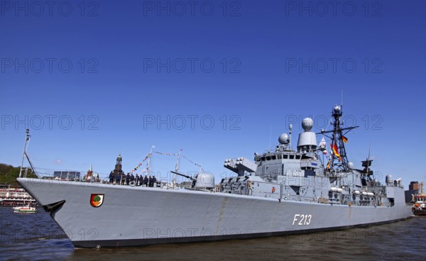 Fregatte Augsburg, Impressions of the Auslaufparade vom 826. Hamburger Hafengeburtstag 2015, Impressions of the 826th Birthday of the Port of Hamburg 2015, Germany, Europe