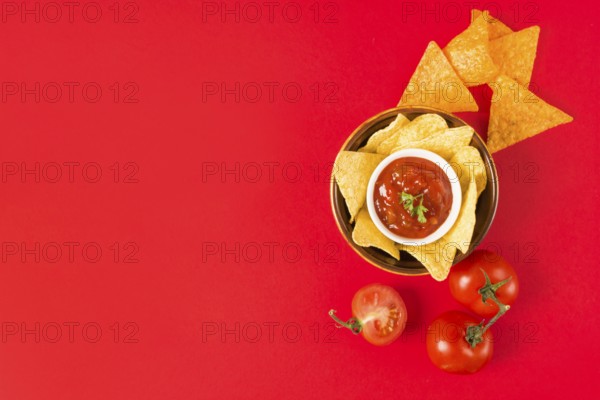 Dipping nacho chips