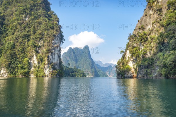 The national park Khao Sok with the Cheow Lan Lake is the largest area of virgin forest in the south of Thailand. Limestone rocks, jungle and karst formations determine the picture of the Park