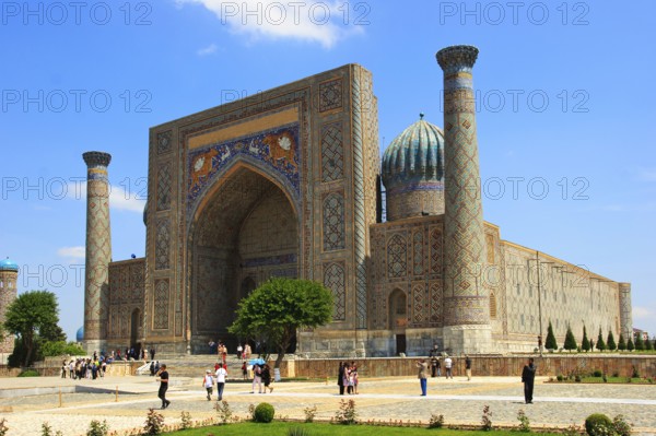 Sher-Dor Madrasa, Lion's Gate, Registan Square, Samarkand, Uzbekistan, Asia