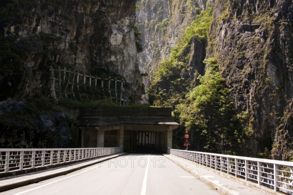 Bridge, Taroko Gorge, Taroko Gorge National Park, near Hualien, Taroko National Park, Taiwan, Asia