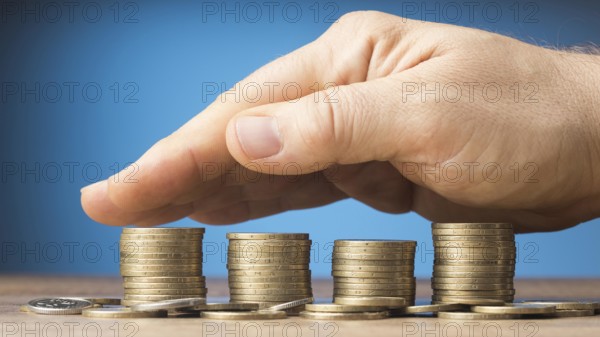 Finances arrangement with bunch coins