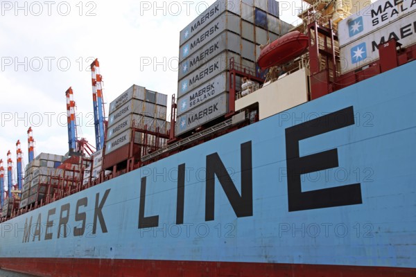 Maersk Edmonton in Hamburg, Maersk Edmonton landed in Hamburg, Germany, Europe
