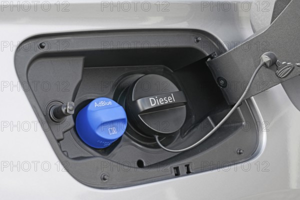 Tank filler necks for AdBlue and Diesel of a modern car