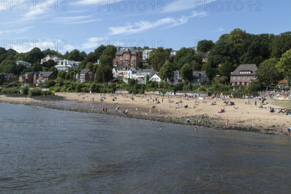 Symbolic picture weather, summer, people bathing in the Elbe at the Elbe beach Oevelgönne, Hamburg, Germany, Europe