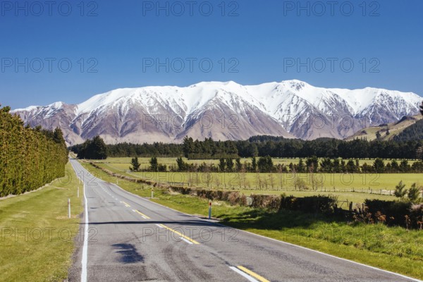 The view along a highway towards Mt Hutt in the Canterbury countryside of New Zealand