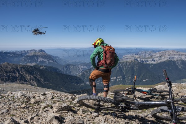 Helibike, helicopter lifts for mountain bikers, Punta Suelza, 2972 metros, Huesca, Spain, Europe