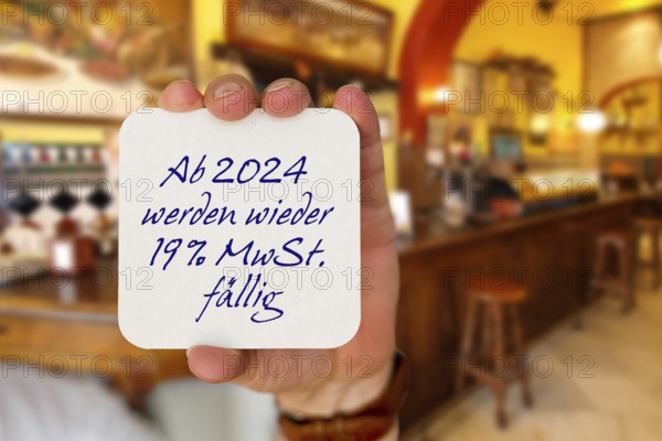 From 2024, 19 per cent VAT will be due again, hand, café