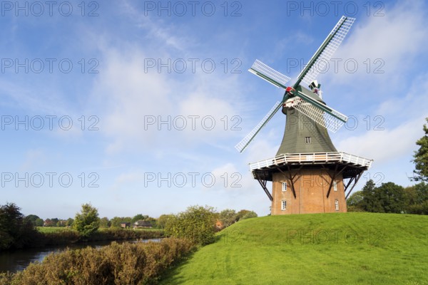 Grüne Zwillingsmühle mill, Greetsiel, Krummhörn, East Frisia, Lower Saxony, Germany, Europe