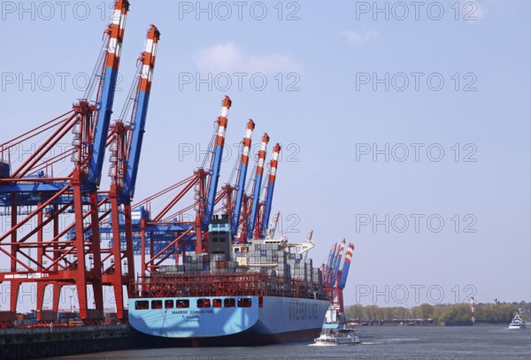 Maersk Edmonton in Hamburg, Maersk Edmonton landed in Hamburg, Germany, Europe