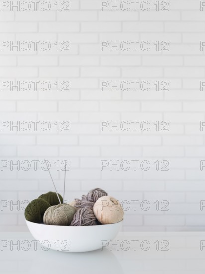 Bowl with wool thread knitting