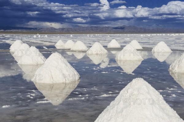 Salt pyramids, extraction, production, salt works, Salar de Uyuni salt lake, Potosi, Bolivia, South America