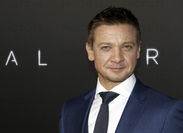 Jeremy Renner at the Los Angeles premiere of 'Arrival' held at the Regency Village Theater in Westwood, USA on November 6, 2016