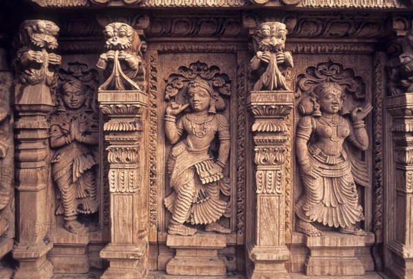 17th century wooden carvings in Meenakshi-Sundareswarar temple Chariot at Madurai, Tamil Nadu, South India, India, Asia