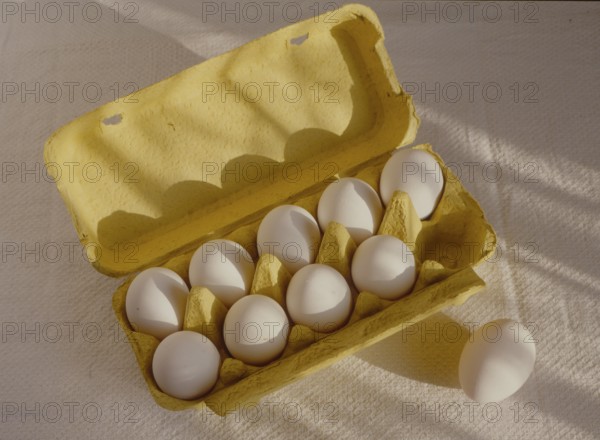 9 eggs in a carton, 10 pack
