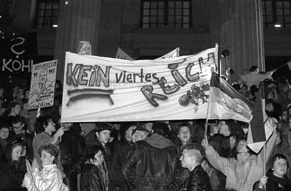 GDR, Berlin, 18 December 1989, demonstration against reunification on the Platz der Akademie (now Gendarmenmarkt) in front of the French Cathedral, No Fourth Reich