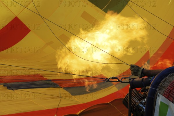 Flame for heating up an hot air balloon