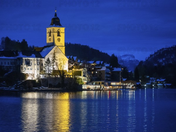 Winter mood, blue hour, St. Wolfgang am Wolfgangsee, Salzkammergut, Land Salzburg, Austria, Europe