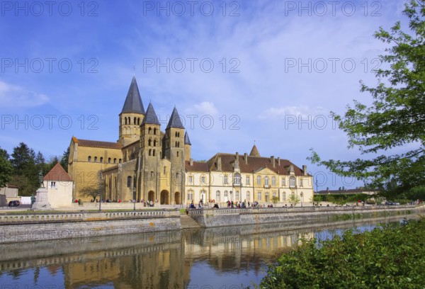 Paray le Monial Sacre Coeur 09