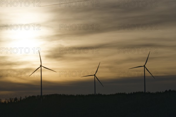 Wind turbines at dusk, wind energy, wind power, renewable energies, Swabian-Franconian Forest nature park Park, Kocher Valley, Kocher, Schwäbisch Hall, Hohenlohe, Heilbronn-Franconia, Baden-Württemberg, Germany, Europe