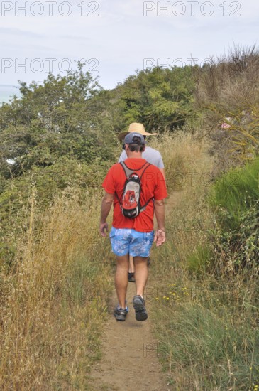 Hikers on the GR34 BRITTANY 22