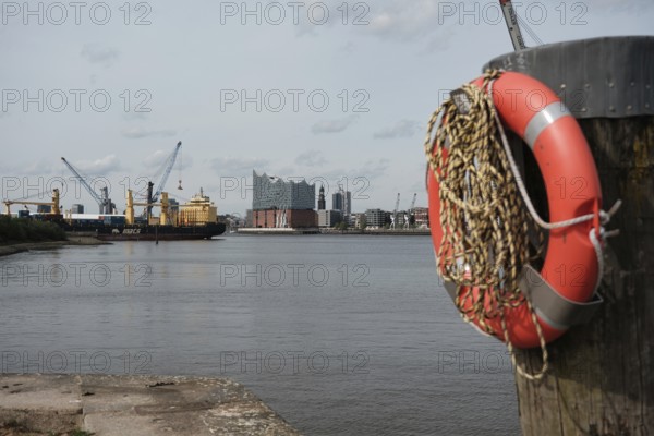 View over the harbour of Hamburg, behind the Elbe Philharmonic Hall, blurred background, Panorama, Hanseatic City of Hamburg, Germany, Europe