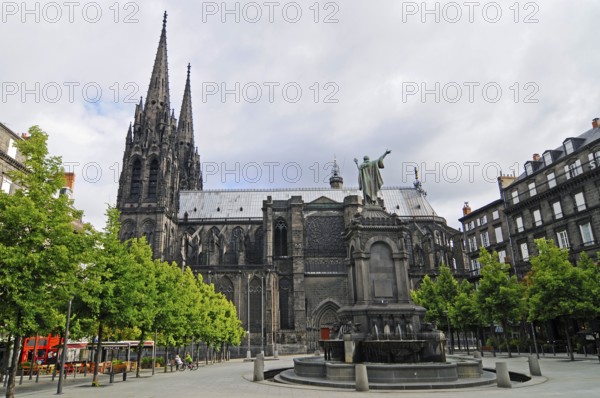 Monument to Urban II, Assumption, black, French national monument, in front of Notre-Dame-de-l'Assomption Cathedral, Place de la Victoire, Clermont-Ferrand, Auvergne, France, Europe