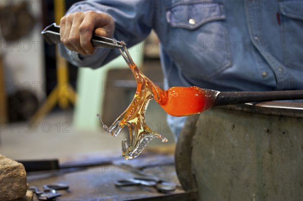 Glassblower, glassblowing, Murano, Venice, Veneto, glassblowing art, Venezia, Regione del Veneto, Italy, Europe
