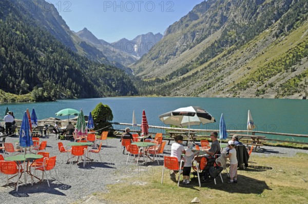Restaurant, Lac de Gaube, mountain lake, Cauterets, Midi Pyrenees, Pyrenees, Hautes-Pyrenees department, France, Europe