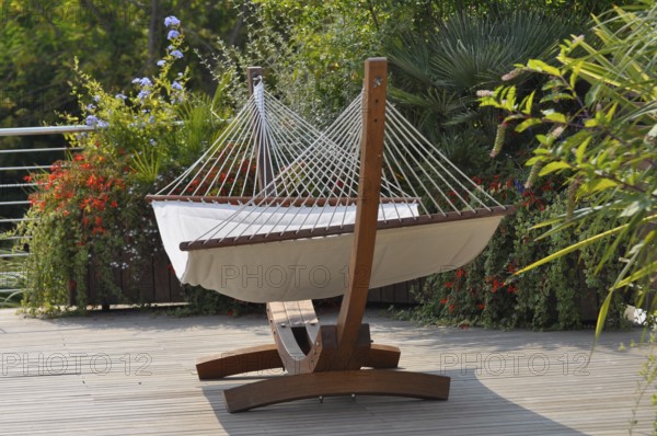 Emilia Romagna, Italian Adriatic Sea, Cervia, Hotel : GARDEN in Pinerella, hammocks, swing lounger