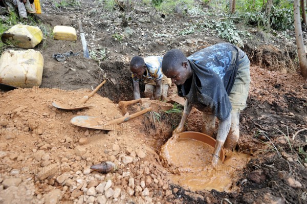 Miners in tantalite columbite mine, open pit, Muhanga Coltan Mines, Muhanga Mines, Rwanda, Africa