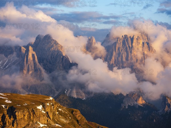 Rose garden group in clouds at evening light, Schlern, Dolomites, South Tyrol, Italy, Europe