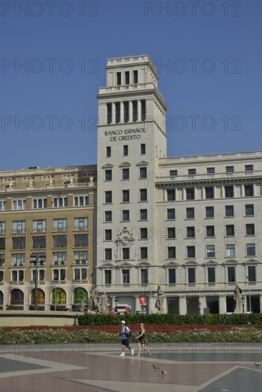 Building of Banco Espanol de Credito in Plaça de Catalunya square, Barcelona, ??Catalonia, Spain, Europe